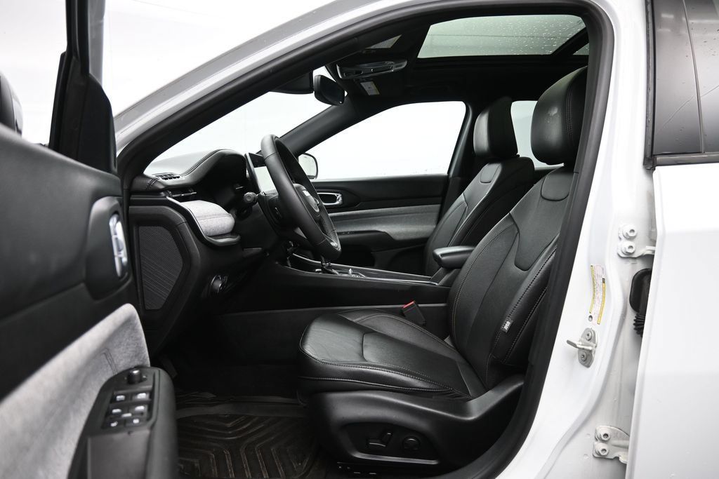 Used 2023 Jeep Compass Latitude w/ Sun and Sound Group AWD/4WD image 23
