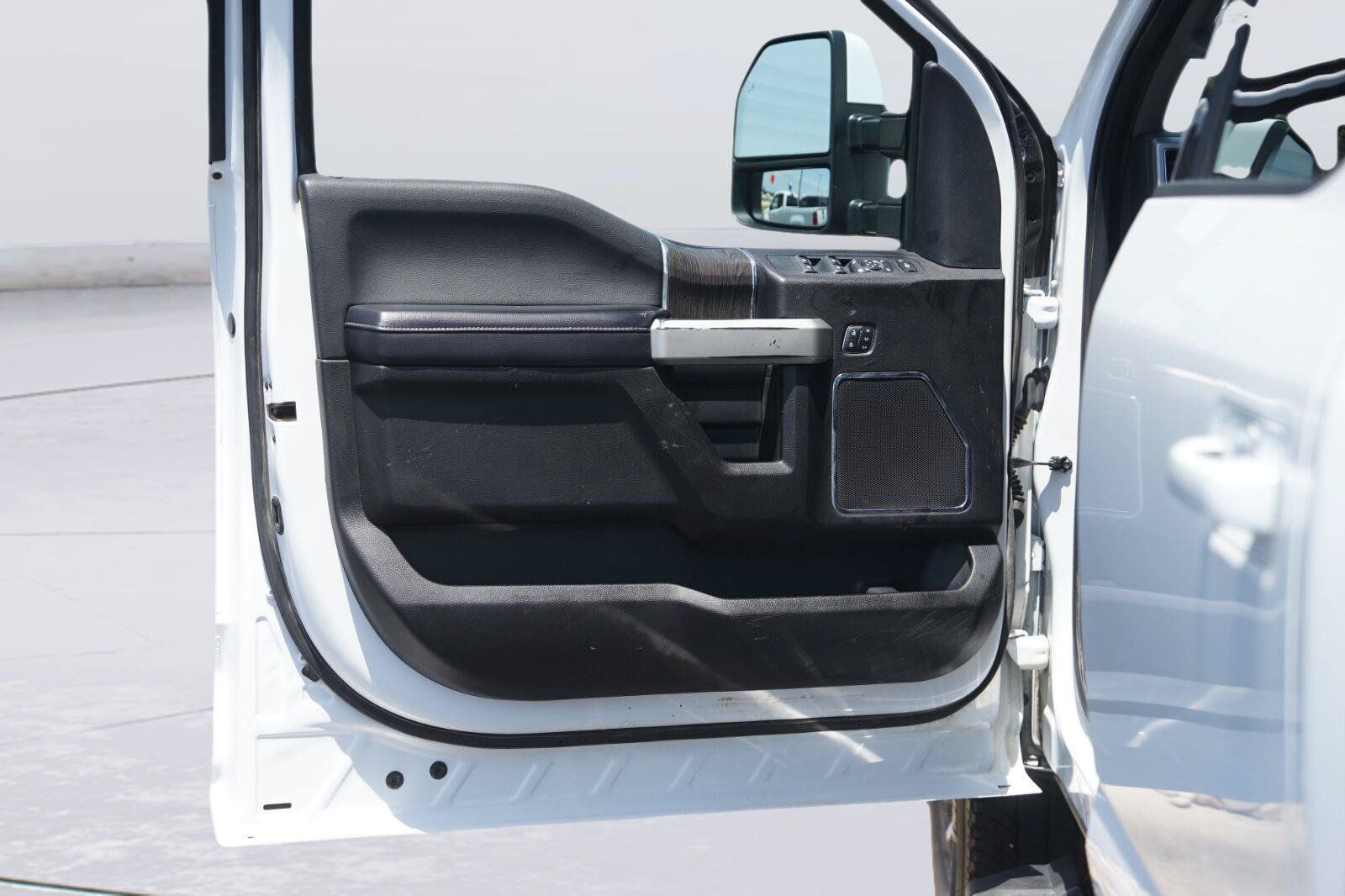 Used 2021 Ford F350 Lariat w/ Lariat Value Package AWD/4WD image 30