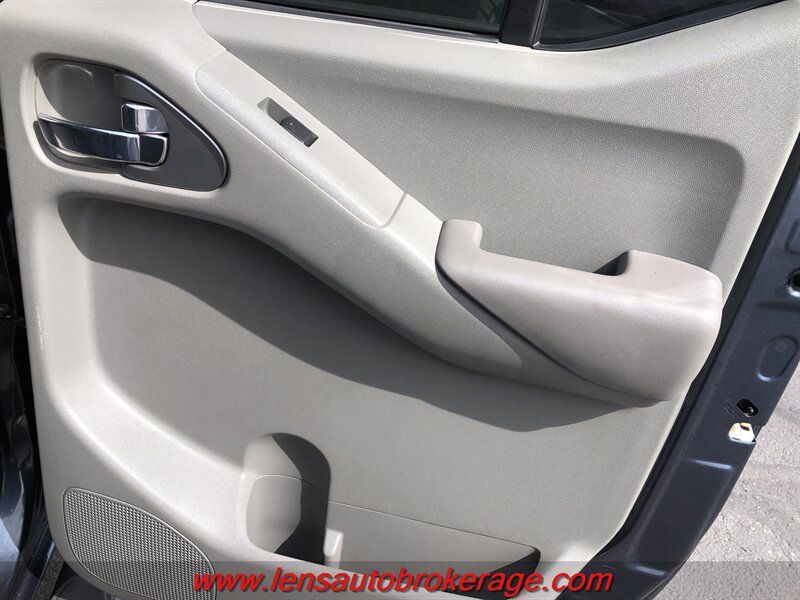 Used 2014 Nissan Frontier SV AWD/4WD image 19