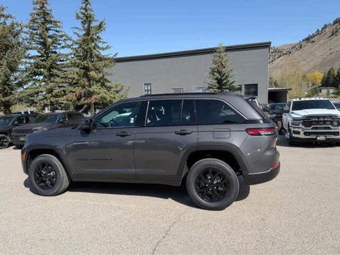 New 2026 Jeep Grand Cherokee Altitude AWD/4WD image 11