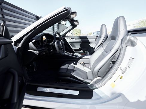 Used 2024 Porsche 911 Carrera 4S image 26