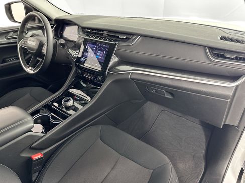 Used 2023 Jeep Grand Cherokee Laredo image 26