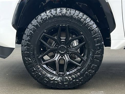 Used 2025 Toyota Sequoia Platinum image 10