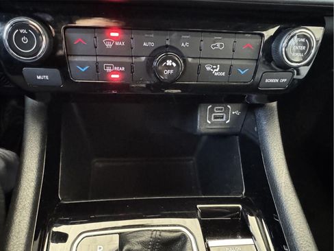 Used 2025 Jeep Compass Limited AWD/4WD image 19
