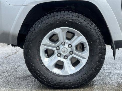 Certified 2021 Toyota 4Runner SR5 AWD/4WD image 30