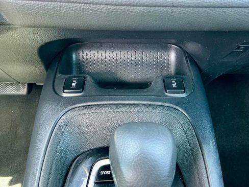 Used 2020 Toyota Corolla XLE FWD image 33