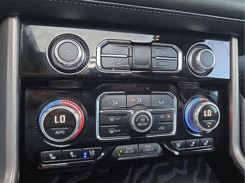 Used 2023 GMC Yukon XL Denali image 13