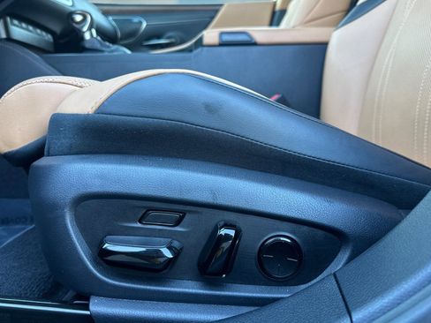 Used 2025 Lexus ES 300h w/ Luxury Package image 14