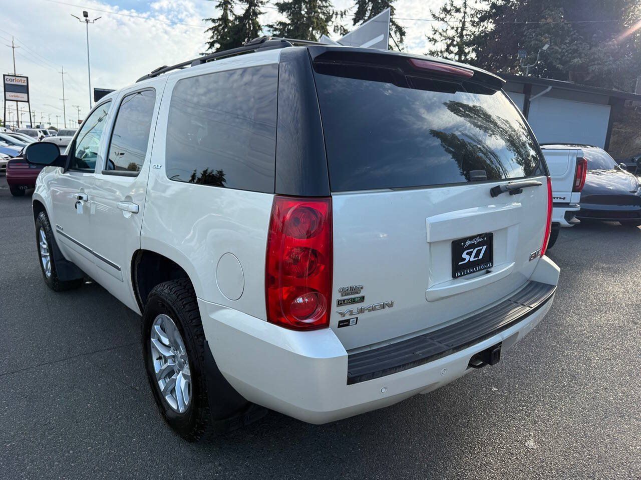Used 2012 GMC Yukon SLT w/ SLT-2 Equipment Package AWD/4WD image 2