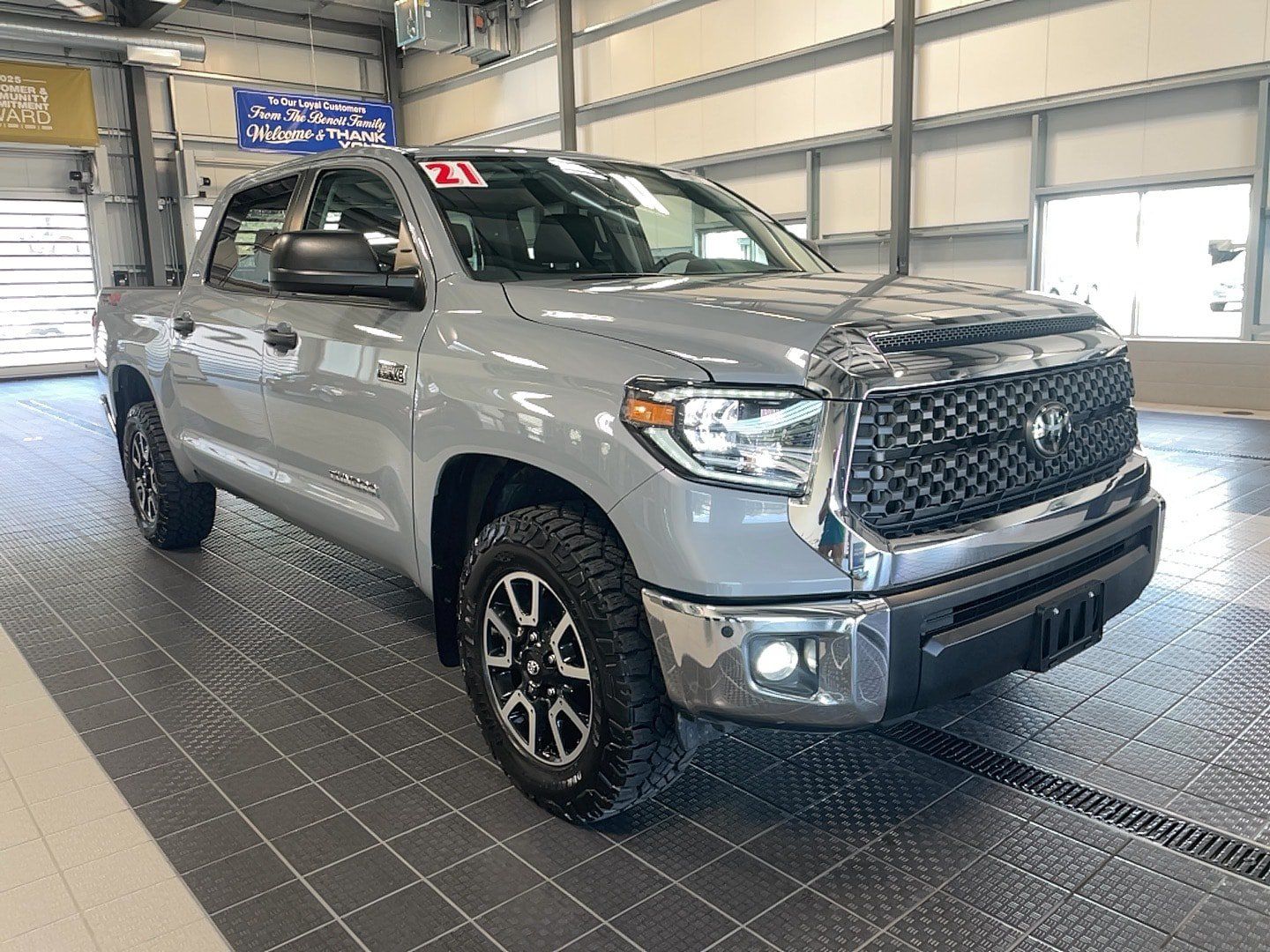 Used 2021 Toyota Tundra 4x4 CrewMax image 1
