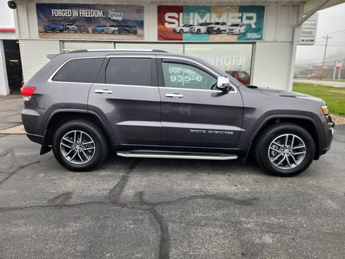 Used 2018 Jeep Grand Cherokee Limited AWD/4WD image 2