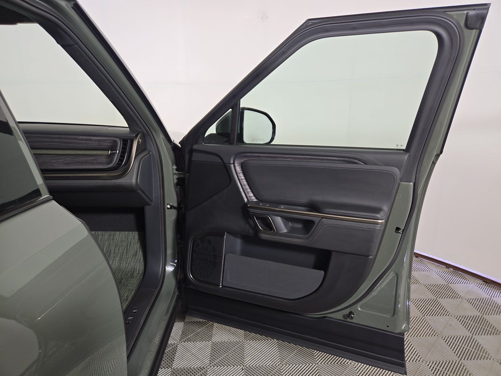 Used 2022 Rivian R1T Launch Edition AWD/4WD image 18