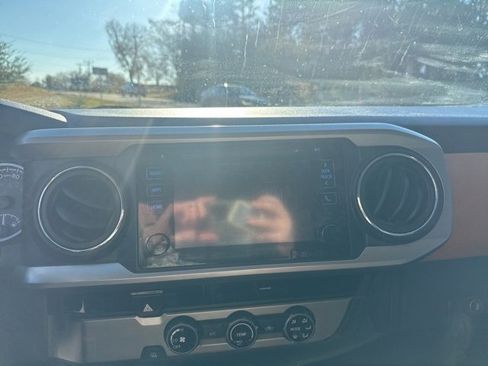 Used 2017 Toyota Tacoma SR5 image 21