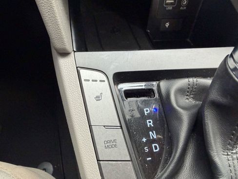 Used 2020 Hyundai Elantra Limited FWD image 12