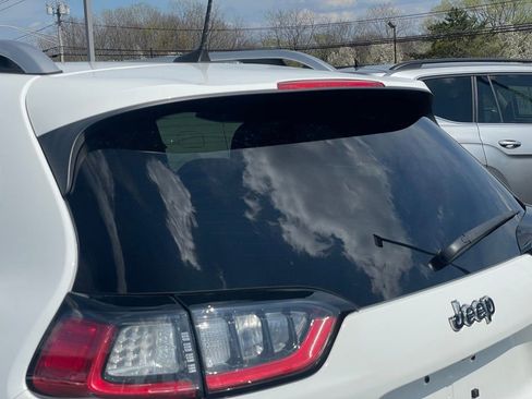 Used 2019 Jeep Cherokee Limited image 32