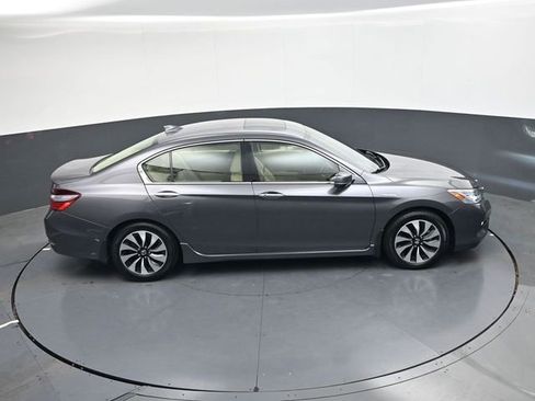 Used 2017 Honda Accord Touring image 27