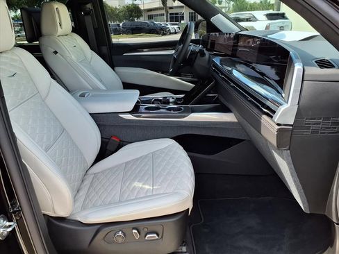 Used 2026 Cadillac Escalade V AWD/4WD image 8