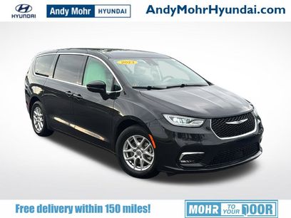 Used 2023 Chrysler Pacifica Touring-L