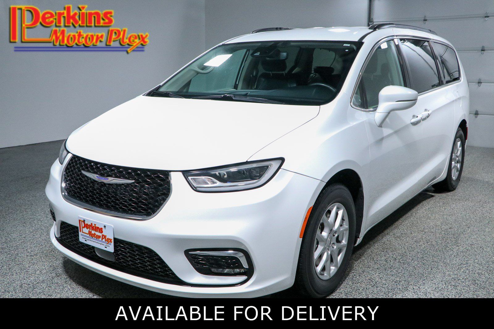 Used 2022 Chrysler Pacifica Touring-L FWD image 1