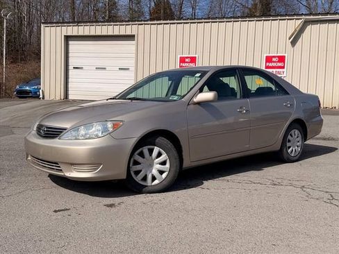 Used 2005 Toyota Camry image 2