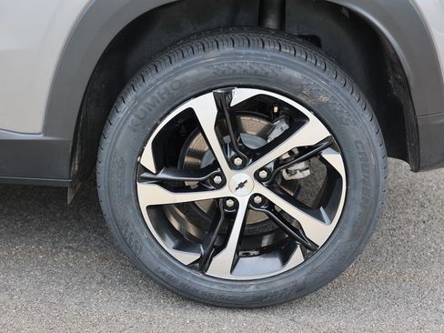 Used 2025 Chevrolet Trax RS FWD image 12