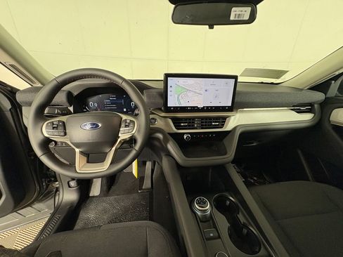 New 2026 Ford Explorer Active RWD image 8