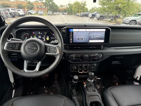 Used 2024 Jeep Wrangler Unlimited Sahara AWD/4WD image 27