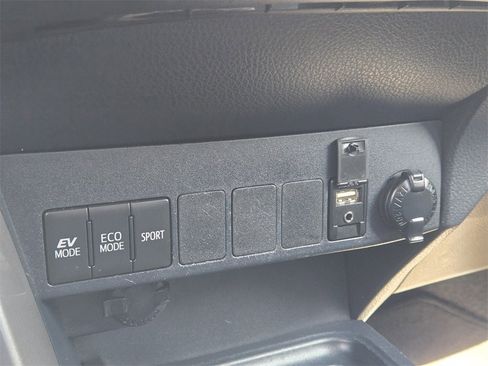 Used 2017 Toyota RAV4 LE Plus image 23