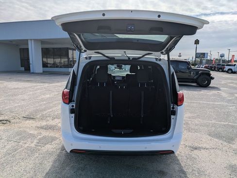 New 2026 Chrysler Voyager LX image 25