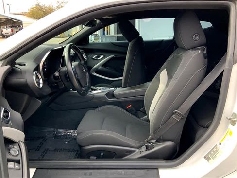 Used 2018 Chevrolet Camaro LT RWD image 9