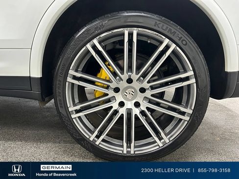 Used 2017 Porsche Cayenne AWD/4WD image 14