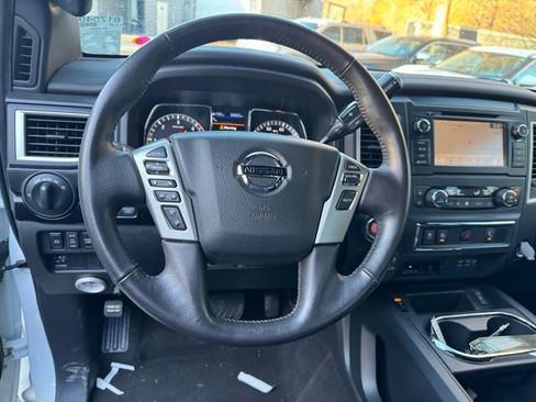 Used 2019 Nissan Titan SV w/ SV Convenience Package image 15
