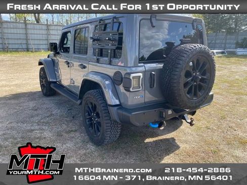 Used 2022 Jeep Wrangler Unlimited Sahara w/ Cold Weather Group AWD/4WD image 7