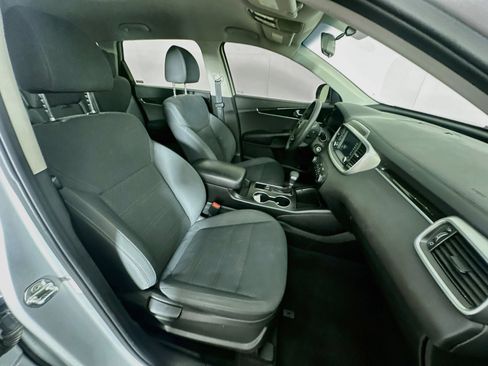 Used 2020 Kia Sorento L FWD image 29