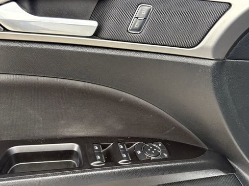 Used 2017 Ford Fusion SE w/ Equipment Group 201A FWD image 11