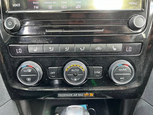 Used 2022 Volkswagen Passat 2.0T SE FWD image 16
