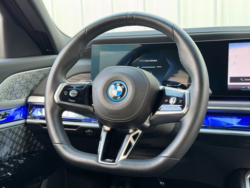 Used 2023 BMW i7 xDrive60 image 21