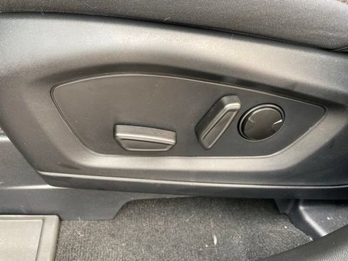 Used 2025 Ford Explorer Active AWD/4WD image 26