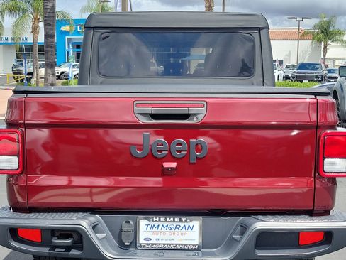 Used 2022 Jeep Gladiator Sport image 27