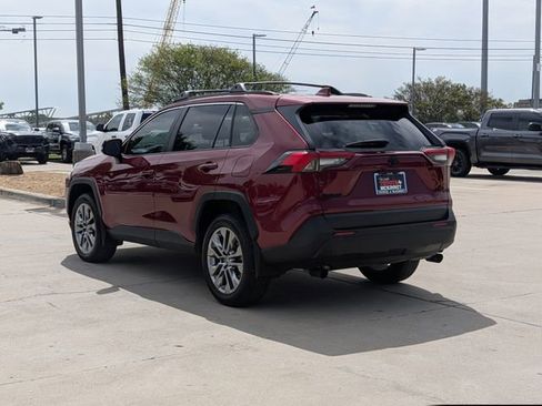 Used 2024 Toyota RAV4 XLE Premium image 9