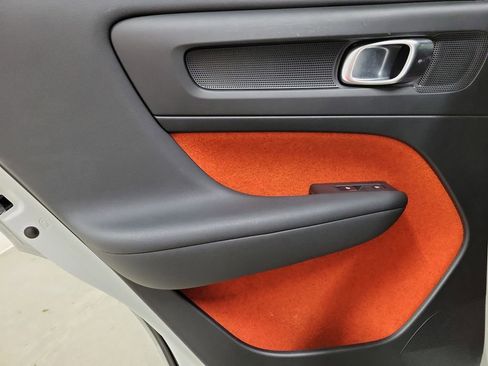 Used 2019 Volvo XC40 T5 R-Design image 15