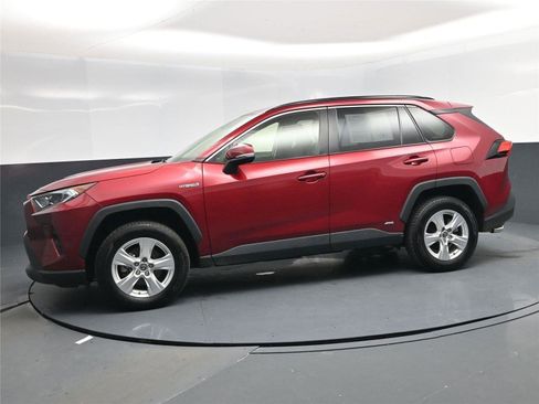 Used 2020 Toyota RAV4 XLE w/ Convenience Package image 3