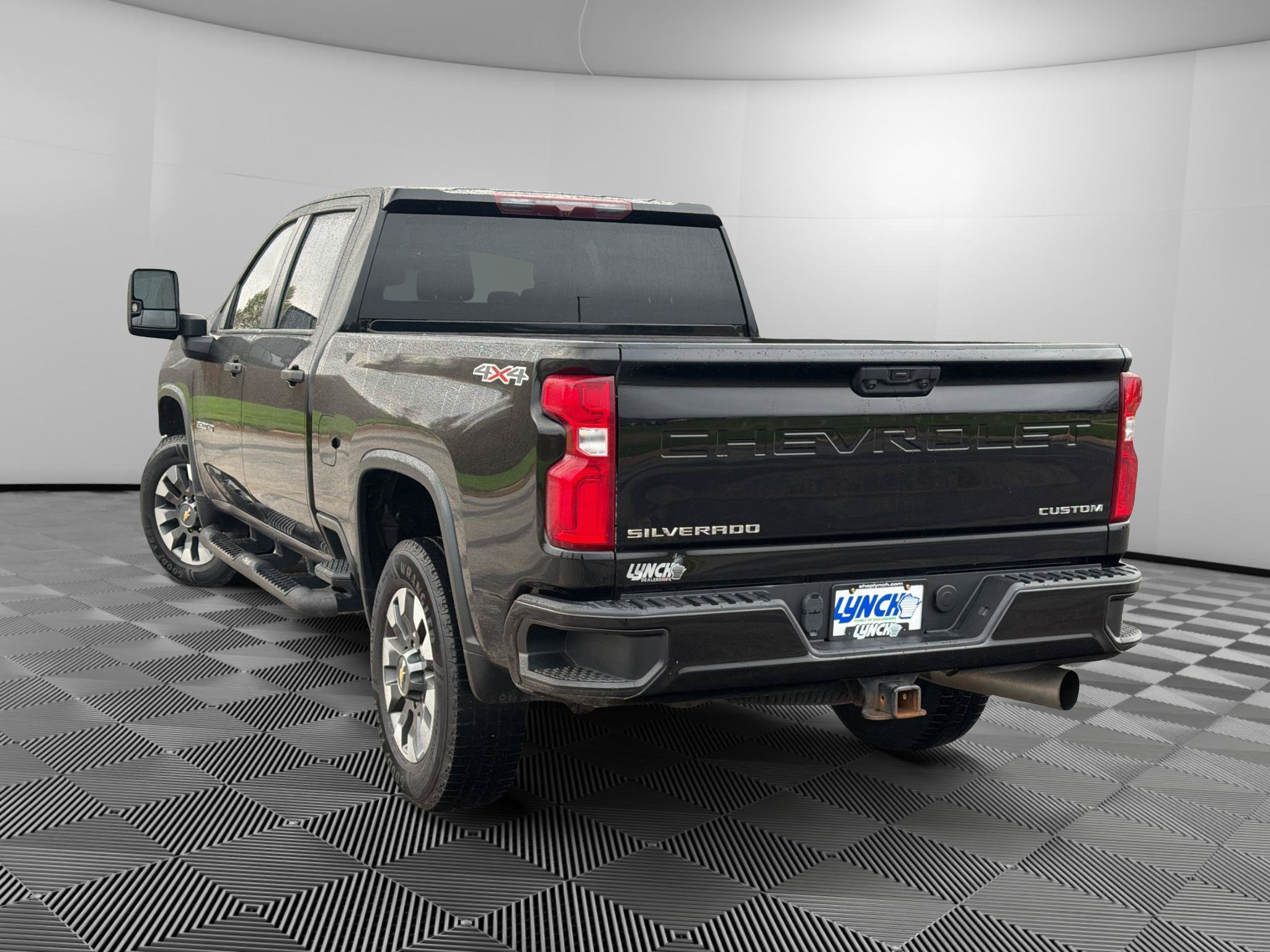 Used 2021 Chevrolet Silverado 2500 Custom w/ Custom Value Package AWD/4WD image 2