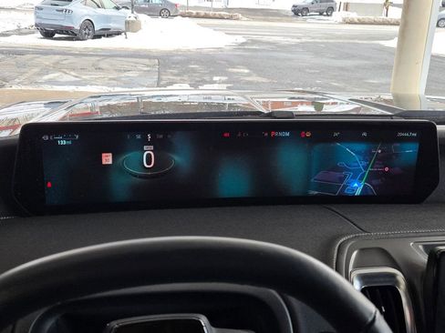 Used 2025 Ford Expedition Platinum image 16