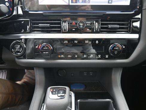 New 2026 Nissan Pathfinder SL w/ SL Premium Package FWD image 17