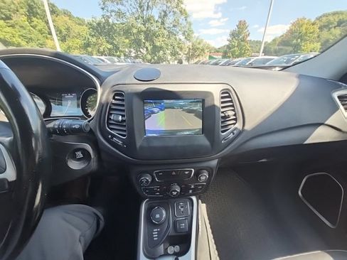 Used 2019 Jeep Compass Latitude w/ Cold Weather Group AWD/4WD image 10