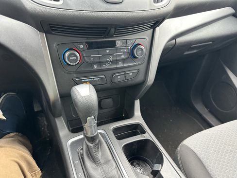 Used 2017 Ford Escape SE image 12