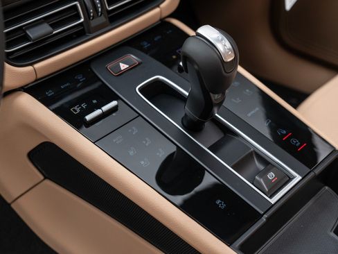 Certified 2026 Porsche Macan AWD/4WD image 26