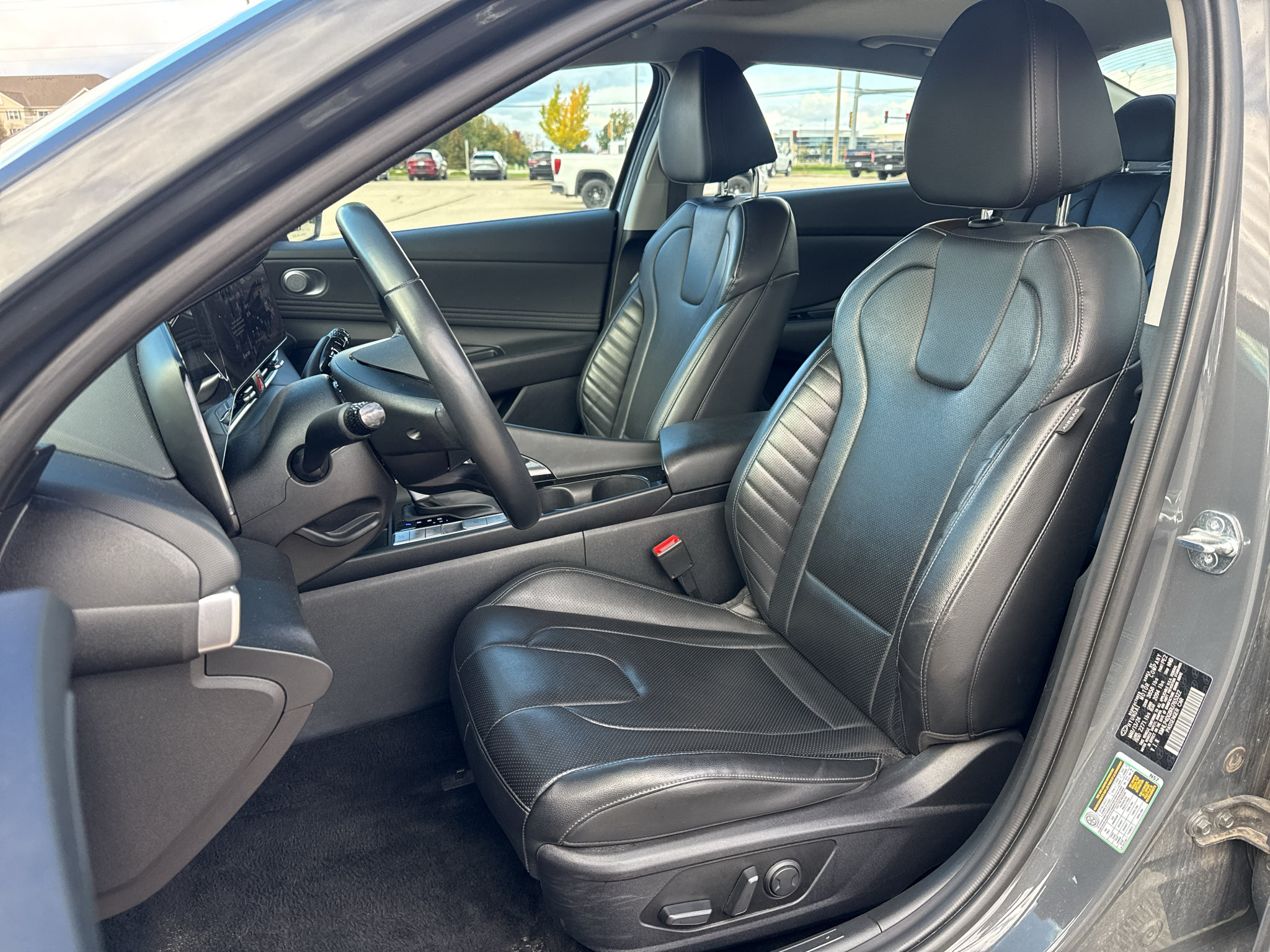 Used 2024 Hyundai Elantra Limited FWD image 11