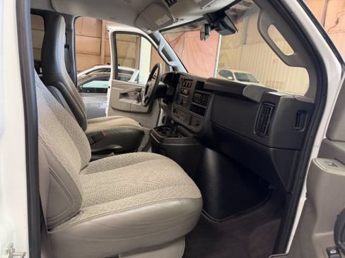 Used 2025 Chevrolet Express 3500 LT w/ LT Preferred Equipment Group RWD image 25